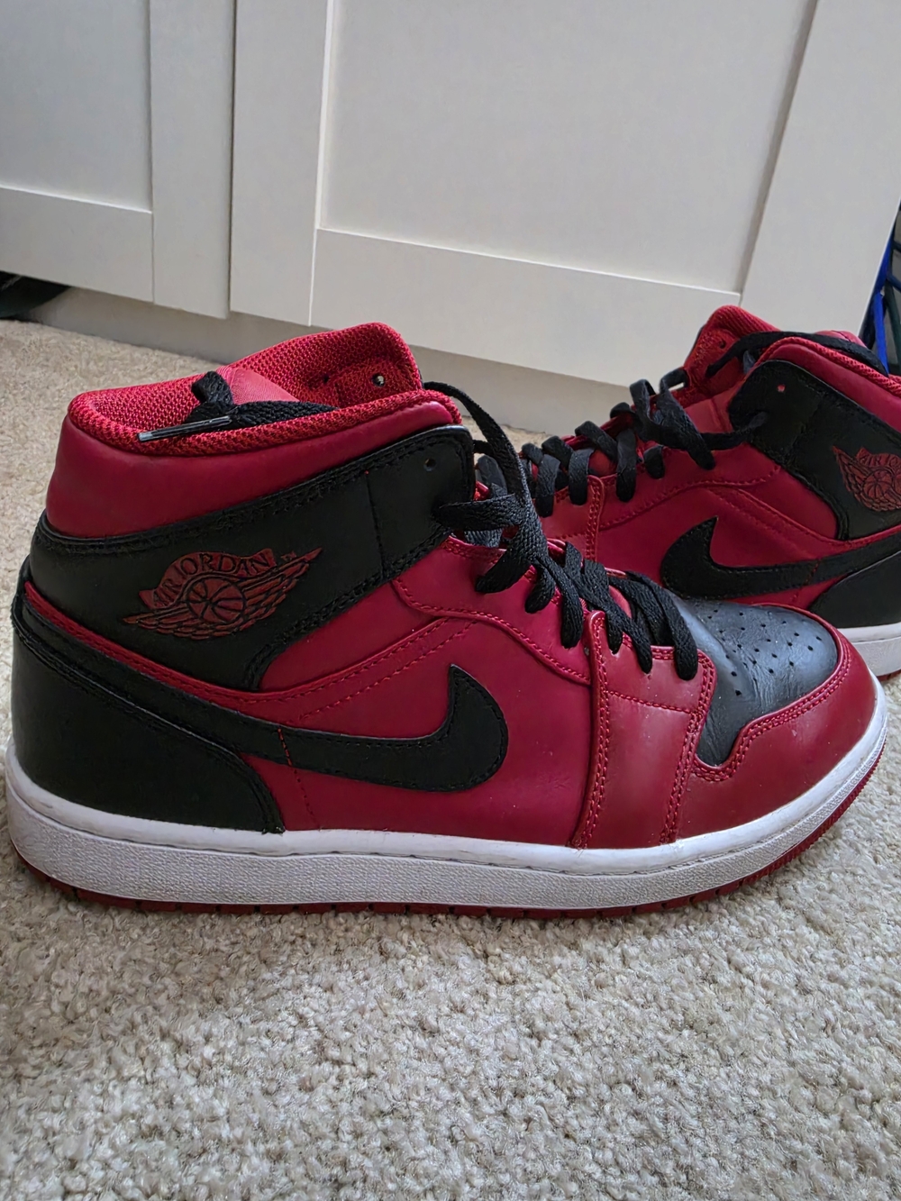 Air Jordan 1 Mids High tops Mens Size 10, retro look, basketball, athletic shoe